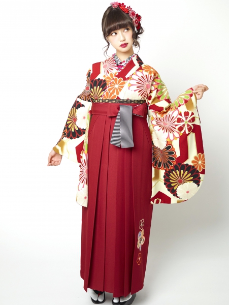 Hakama ベージュ白赤着物 白黒菊 レンタル振袖 レンタル袴 きらら西田きもの工芸 奈良 京都