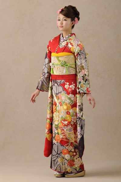 furisode00035]金の菊刺繍と紅白刺繍牡丹に金刺繍ひおうぎ松 