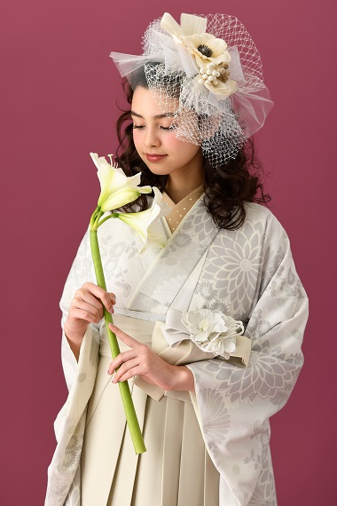 [hakama00386]白に、薄グレーと薄モカの菊　くすみパステル　女卒業式袴2尺袖