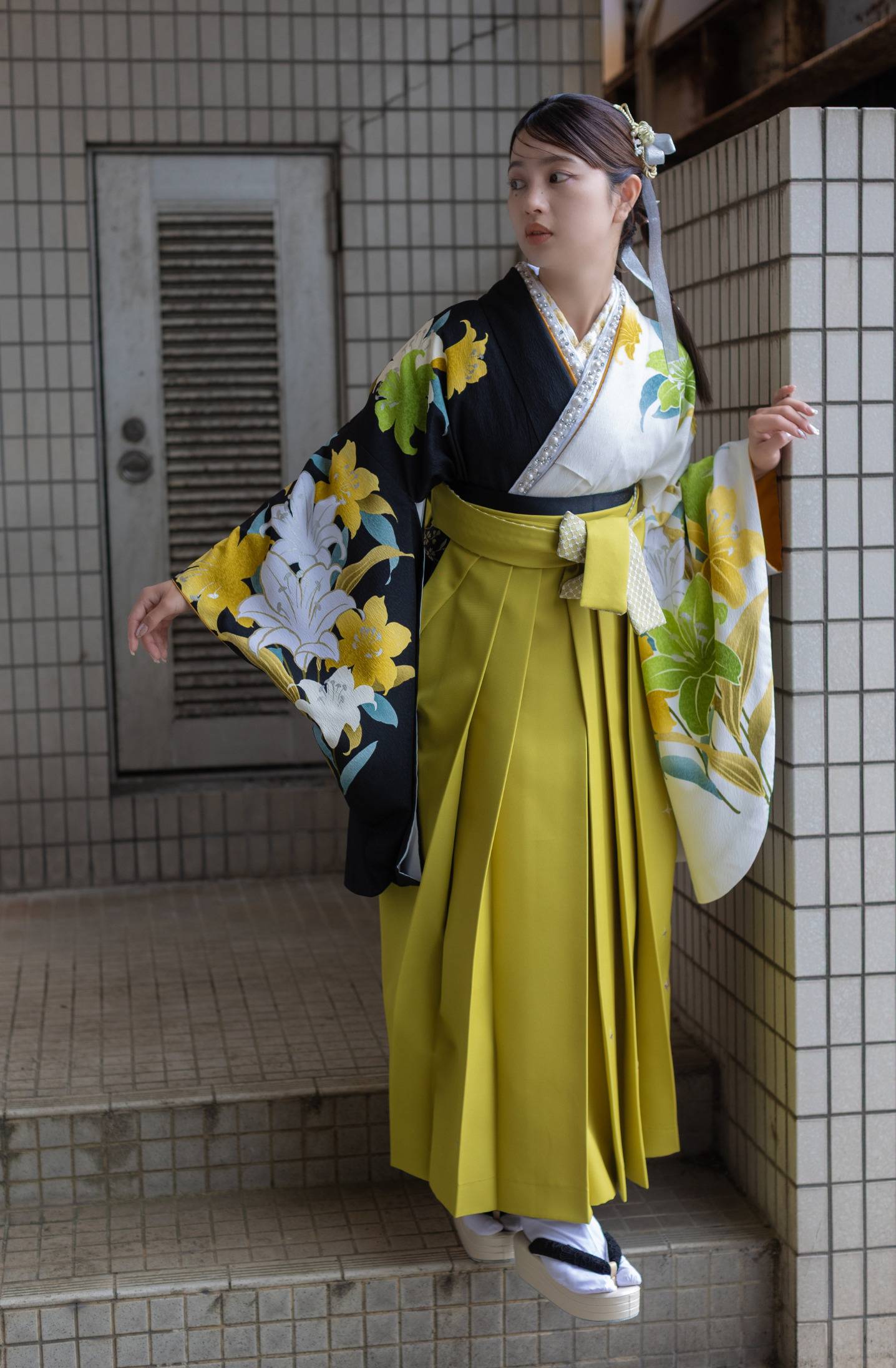 黒・白・モノトーン・黄緑の卒業袴